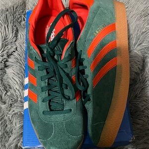 Adidas Gazelle sneakers / green and red / women’s size 9